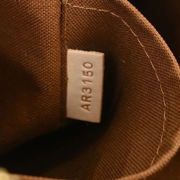 Louis Vuitton Monogram Thames PM Hobo Handbag - Picture 9 of 10